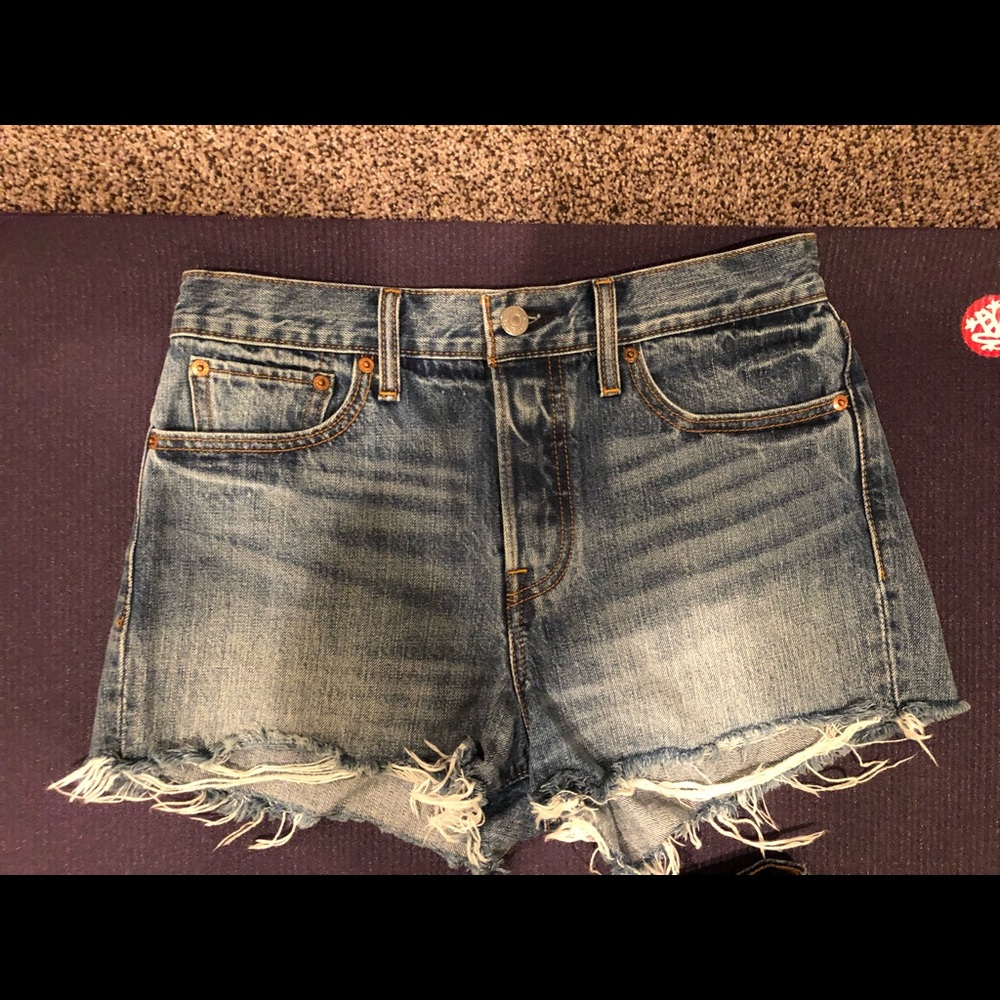 Cute Cut Off Distressed Levi’s Jean Shorts